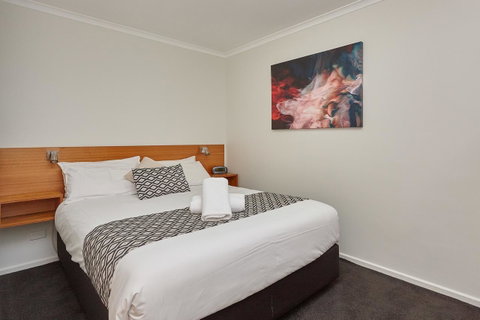 Elphin Serviced Apartments - Tourism Noosa 2