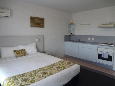 Adina Place Motel Apartments - Tourism Noosa 32