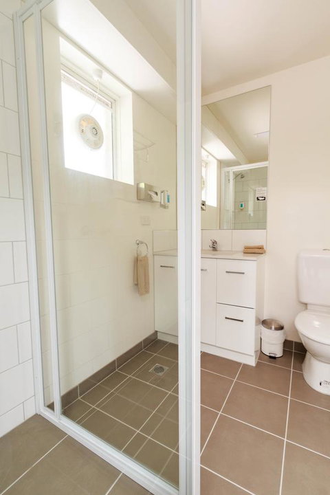 Adina Place Motel Apartments - Tourism Noosa 3