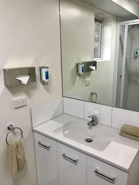 Adina Place Motel Apartments - Tourism Noosa 9