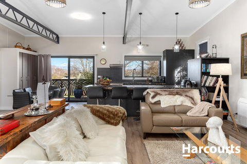 The WeareHouse In Deloraine - Tourism Noosa 2