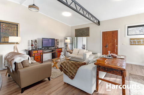 The WeareHouse In Deloraine - Tourism Noosa 15