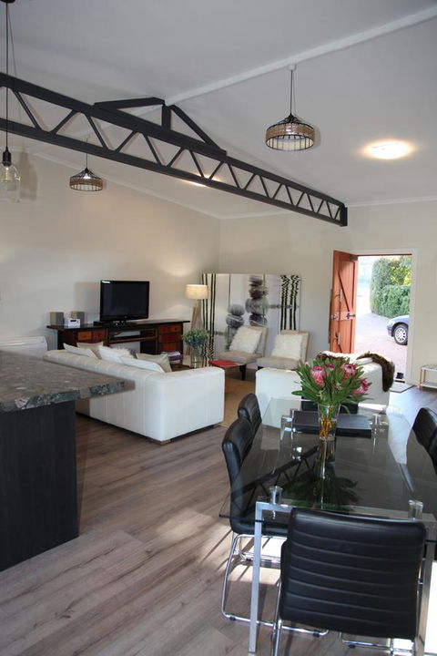 The WeareHouse In Deloraine - Tourism Noosa 29
