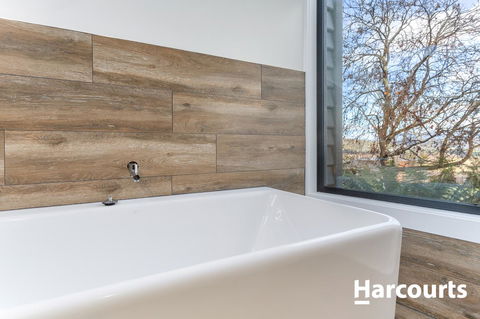 The WeareHouse In Deloraine - Tourism Noosa 18