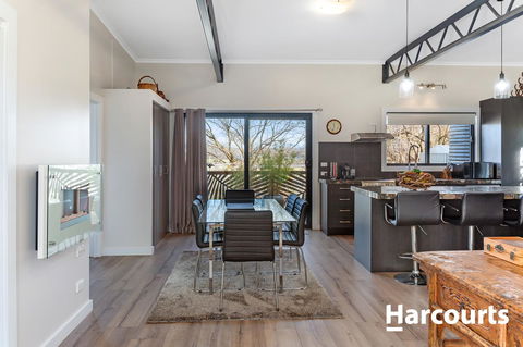 The WeareHouse In Deloraine - Tourism Noosa 22