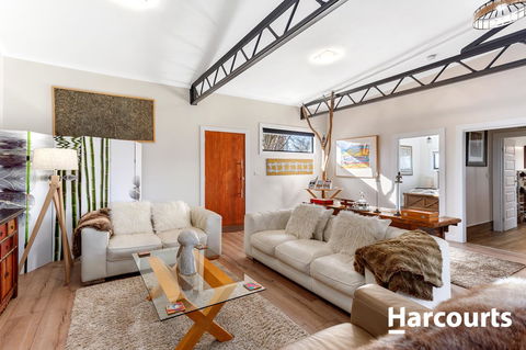 The WeareHouse In Deloraine - Tourism Noosa 13