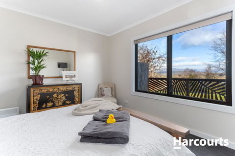The WeareHouse In Deloraine - Tourism Noosa 10