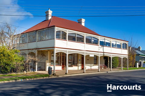 The WeareHouse In Deloraine - Tourism Noosa 1