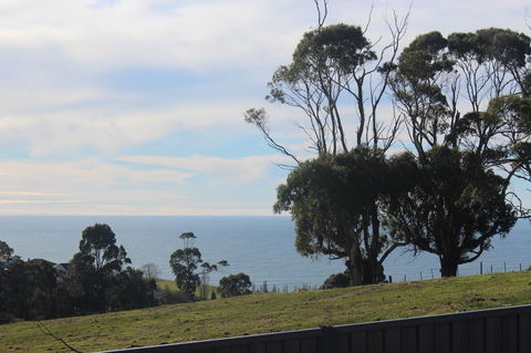 Hilltop Ocean Views å±±é¡¶æµ·æ™¯ - Tourism Noosa 2