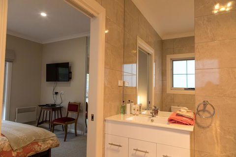 Mountain Blue Guest House - Tourism Noosa 13