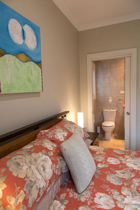 Mountain Blue Guest House - Tourism Noosa 12