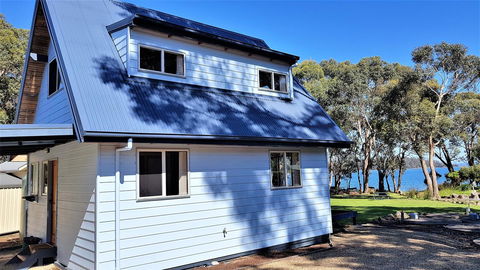 Four Seasons Waterfront Villas - Tourism Noosa 1