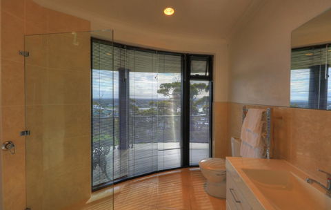 Sheer Pleasure Accommodation - Tourism Noosa 2