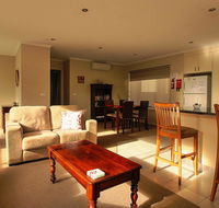 Hobart Villa - Tourism Noosa
