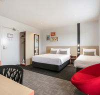 Nightcap at Camp Hill Hotel - Tourism Noosa