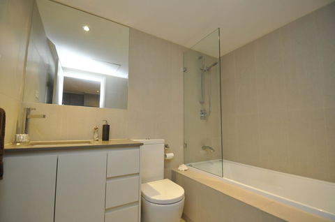 NORTH SYDNEY FULLY SELF CONTAINED MODERN 2 BED APARTMENT (16WAL) - Tourism Noosa 3