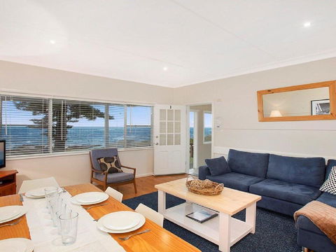 Ocean Blue Apartment One - Oceanfront Apartment - Tourism Noosa 0