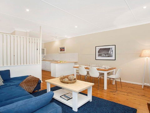 Ocean Blue Apartment One - Oceanfront Apartment - Tourism Noosa 1