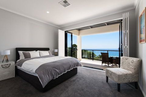 Ocean Break Coolum - Tourism Noosa 0