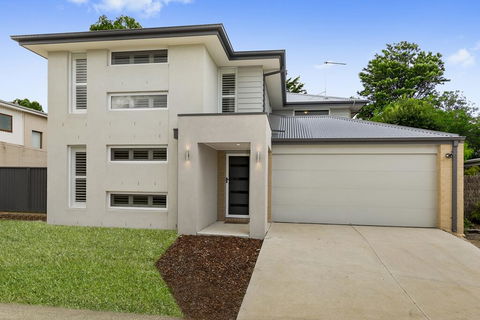 OCEAN BREEZE Family Home - Tourism Noosa 0
