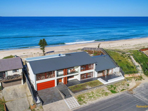 Ocean Oasis - 13 Curtis Parade - Tourism Noosa 1