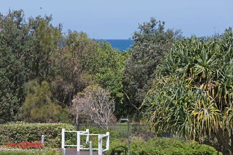 OCEAN RETREAT ON SALT 5203 - Tourism Noosa 3