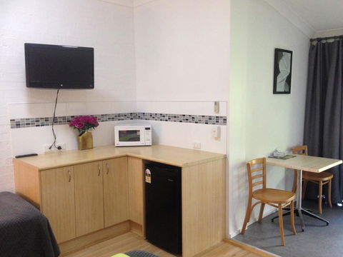 Ocean Shores Motel - Tourism Noosa 1