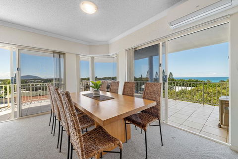 Ocean View 3 Bedroom Apartment - Tourism Noosa 3
