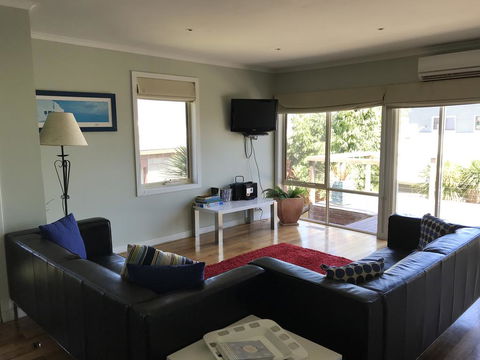 OCEAN VIEWS - Tourism Noosa 1