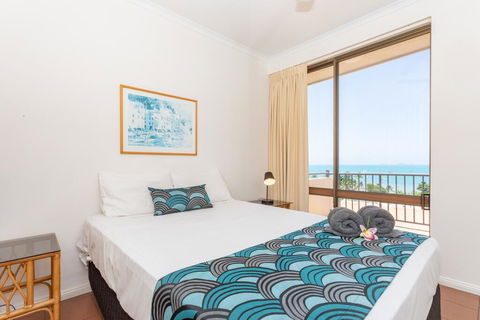 OCEAN VIEWS 10 - Tourism Noosa 3