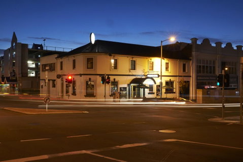 Okeefes Hotel Backpackers - Tourism Noosa 0
