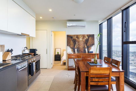 ON TOP OF THE WORLD - BEST VIEWS IN MELBOURNE !! - Tourism Noosa 0