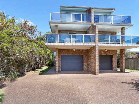 One Street From Main Beach - Tourism Noosa 0