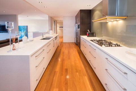 Opulent Oasis - Luxurious Old Dunsborough With Pool And Ocean Views - Tourism Noosa 2