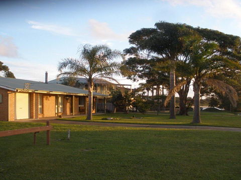 Ourimbah - Across From The Local Rock Pools - Tourism Noosa 0
