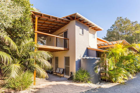 OUTRIGGER - Tourism Noosa 0