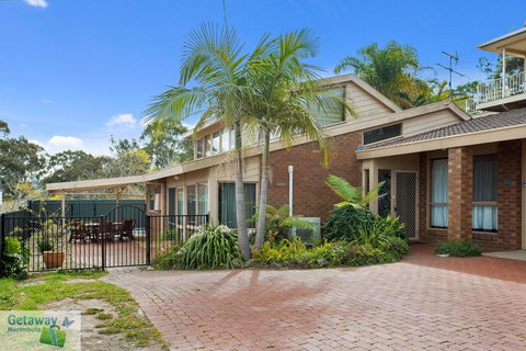 Oyster View - Tourism Noosa 0