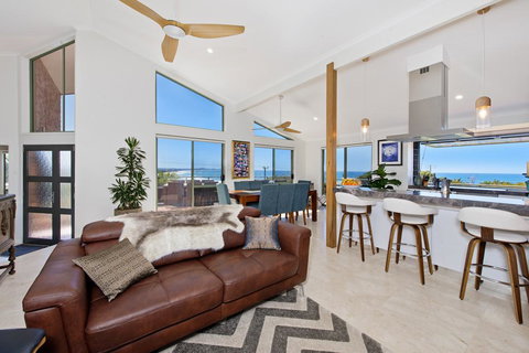Panorama Beach House - Tourism Noosa 3