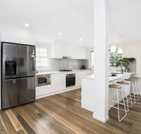 Park Avenue Terrace House Sleeps 9 - Tourism Noosa