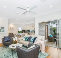 Park Avenue Townhouse Retreat Brisbane Sleeps 10 - Tourism Noosa