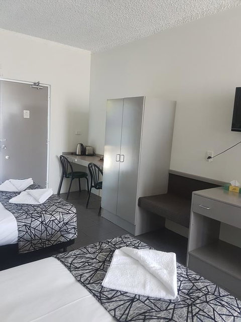 Park Drive Motel - Tourism Noosa 2