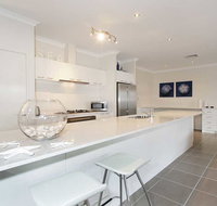 Penguin 4 Bedroom House by Shoalwater Executive Homes - Tourism Noosa