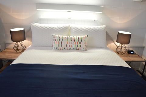 Penguin Seaside Motel - Tourism Noosa 1