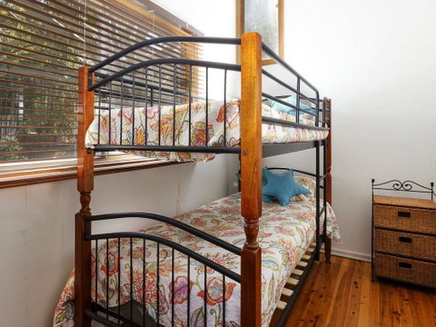 Pet Friendly - Bennetts Beach Cottage - Tourism Noosa 3