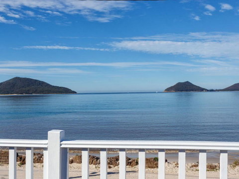 Pet Friendly - Exceptional Beachside Location - Tourism Noosa 0