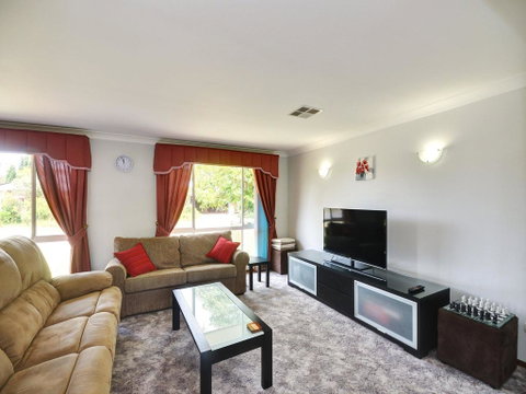 Pet Friendly - Family Holiday Home - Pets Welcome - Tourism Noosa 0