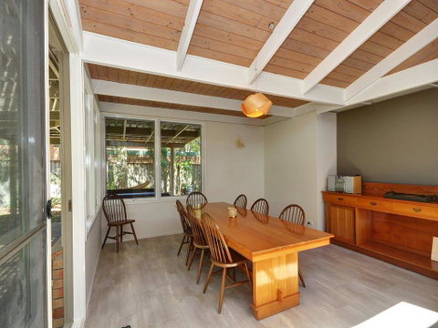 Pet Friendly - Large 4 Bedroom Home - Tourism Noosa 2