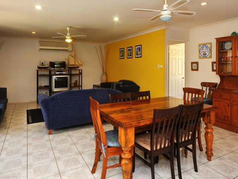 Pet Friendly - SeaWest - Tourism Noosa 1