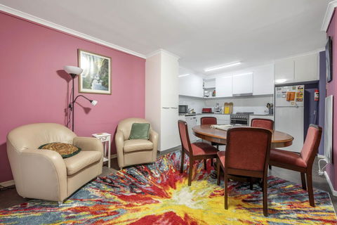 Pet Friendly Home - Pool & Parking - Tennis Court - Tourism Noosa 2