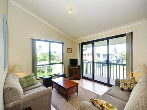 Pet Friendly On Pelican - Close To Myall River - Tourism Noosa 0